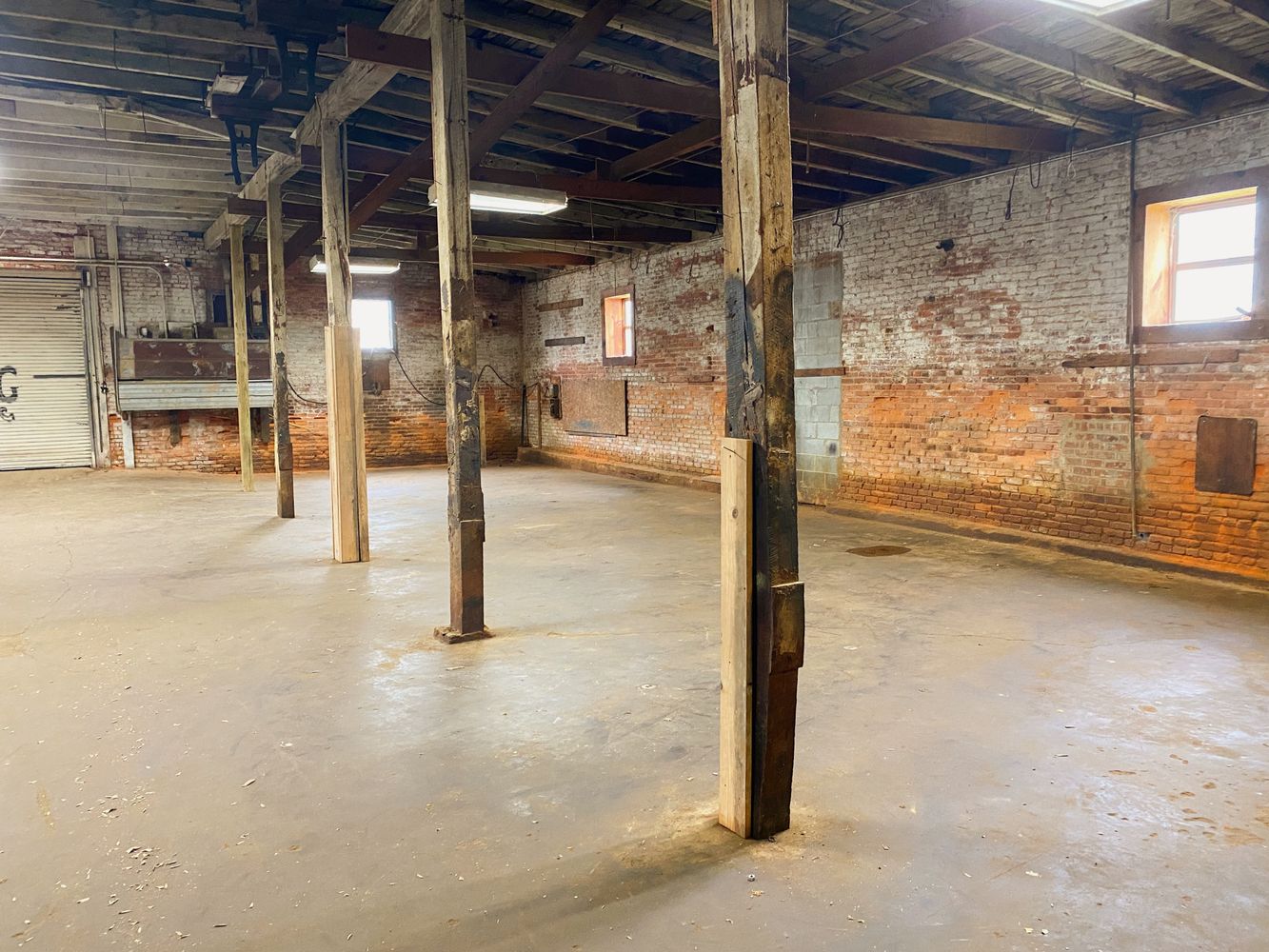 Maysville: 530 Sims St, Maysville, GA 30558